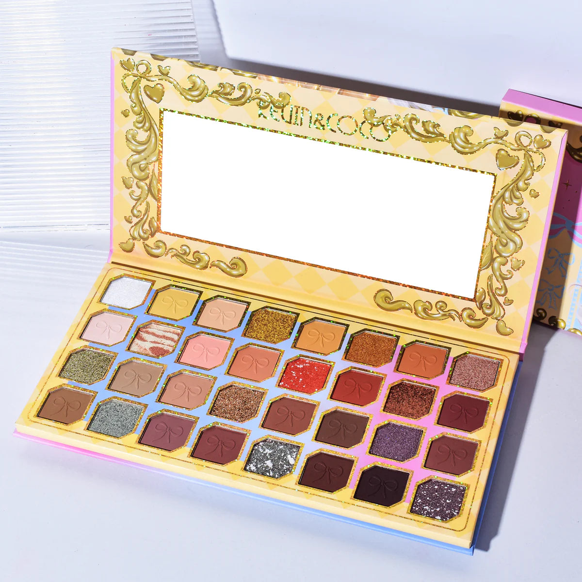 PALETA DE SOMBRAS 32 TONOS DE KEVIN Y COCO