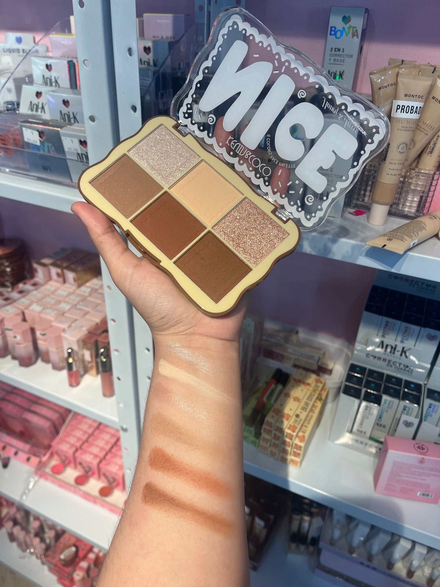 PALETA DE CONTORNO E ILUMINADOR DE KEVIN Y COCO